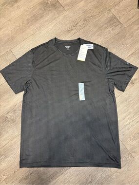 Old Navy Men’s Black Micro-Grid Short Sleeve Tee